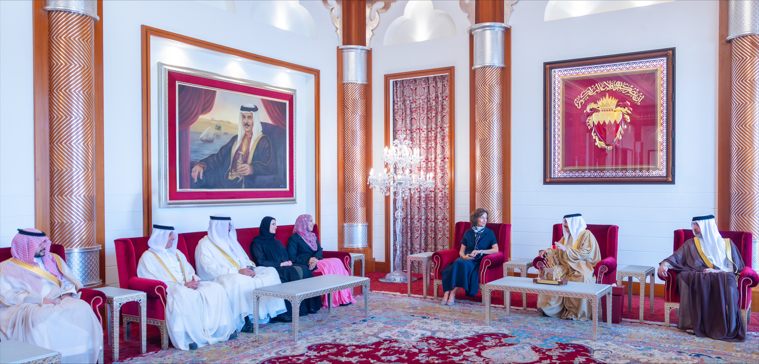 ملك البحرين يستقبل المديرة العامة لمنظمة اليونسكو ووزراء التربية والتعليم بدول مجلس التعاون