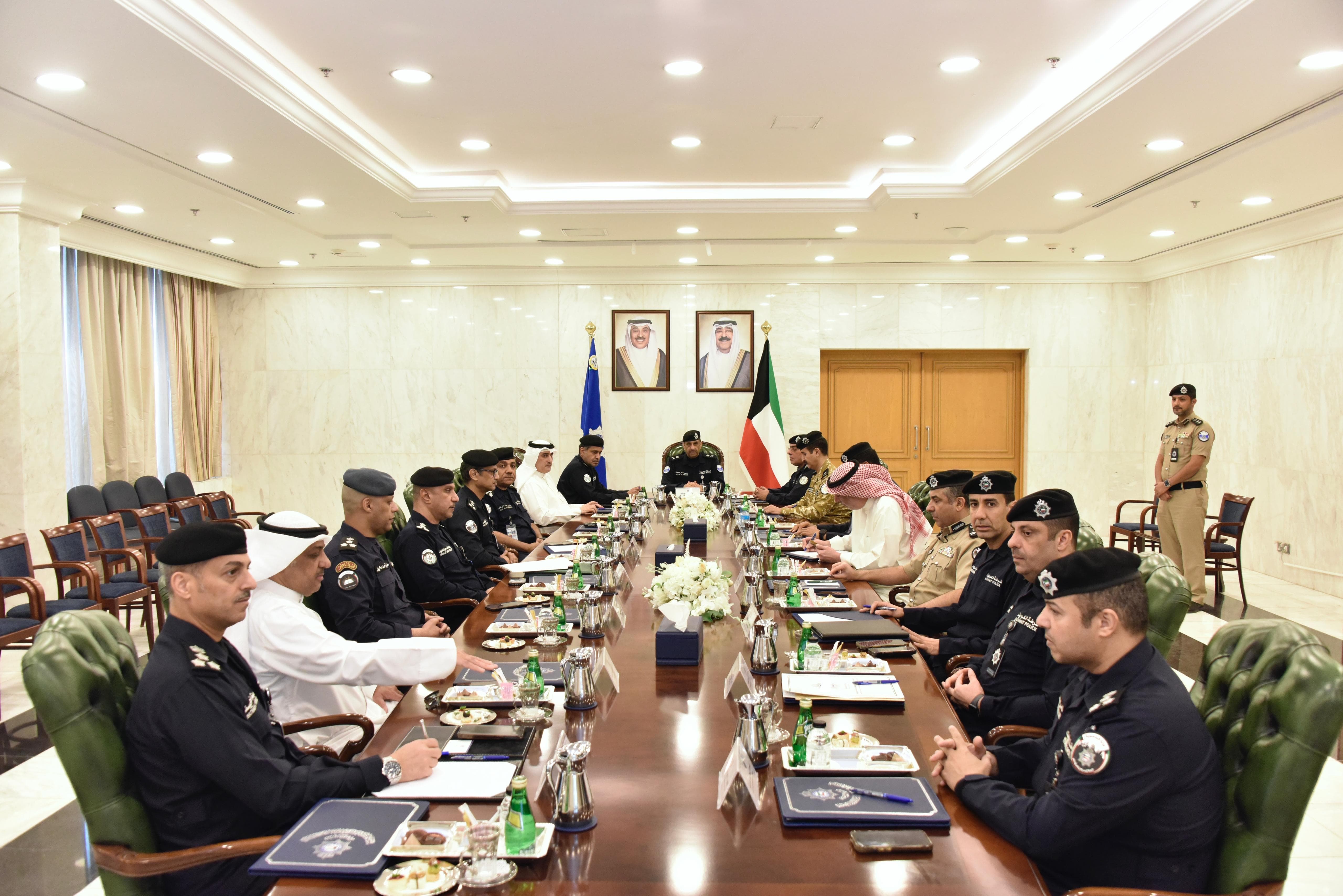 وكيل وزارة الداخلية بالتكليف اللواء علي العدواني يترأس اجتماعا مع رؤساء القطاعات الأمنية