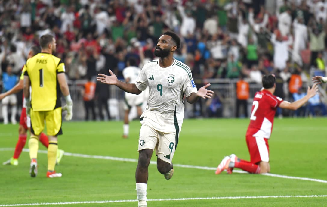 احتفال لاعب المنتخب السعودي بتسجيل هدف