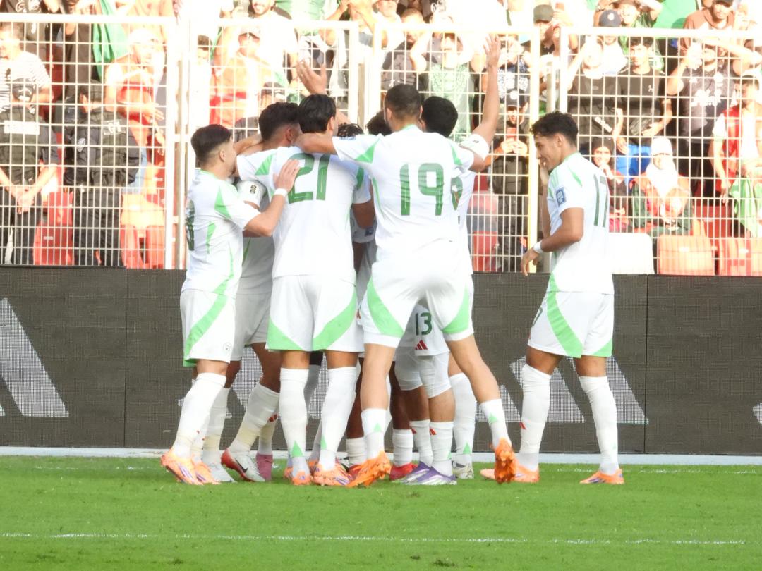 لحظة تسجيل الهدف الثاني في المباراة من جانب اللاعب رياض محرز