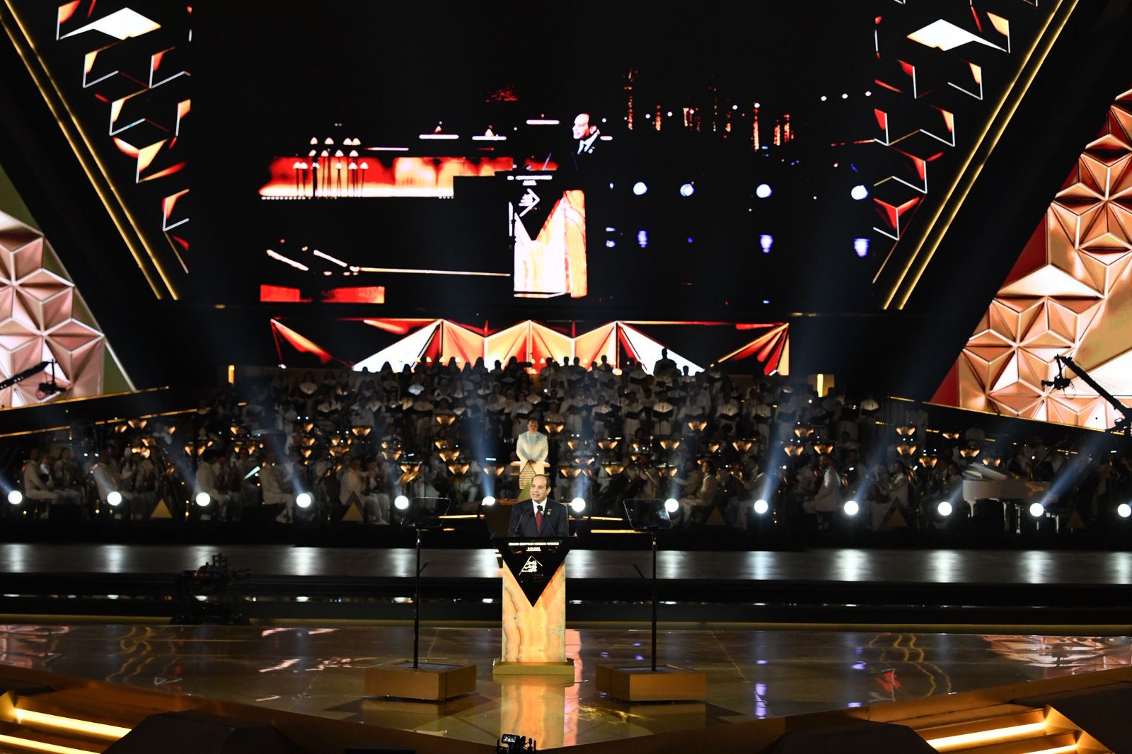 الرئيس المصري عبد الفتاح السيسي يدشن المتحف المصري الكبير