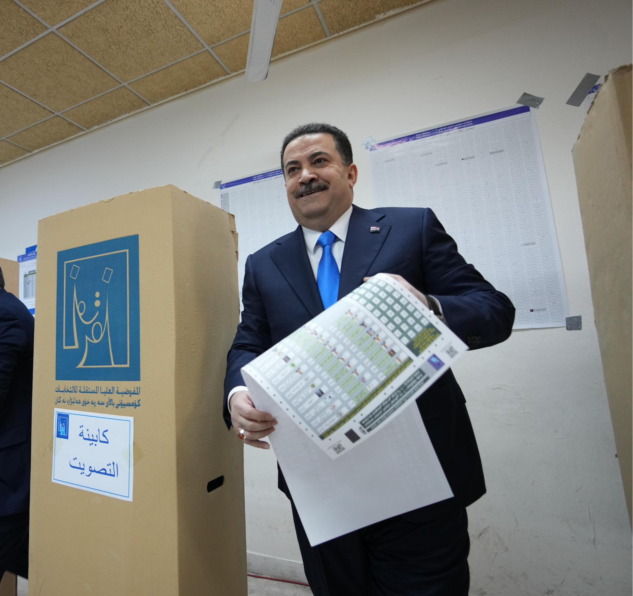 رئيس الوزراء العراقي يدلي بصوته في الانتخابات التشريعية