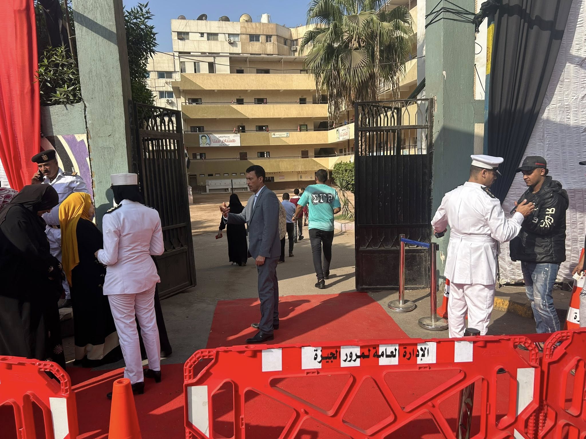 المصريون يواصلون الإدلاء بأصواتهم في اليوم الثاني والأخير من انتخابات مجلس النواب