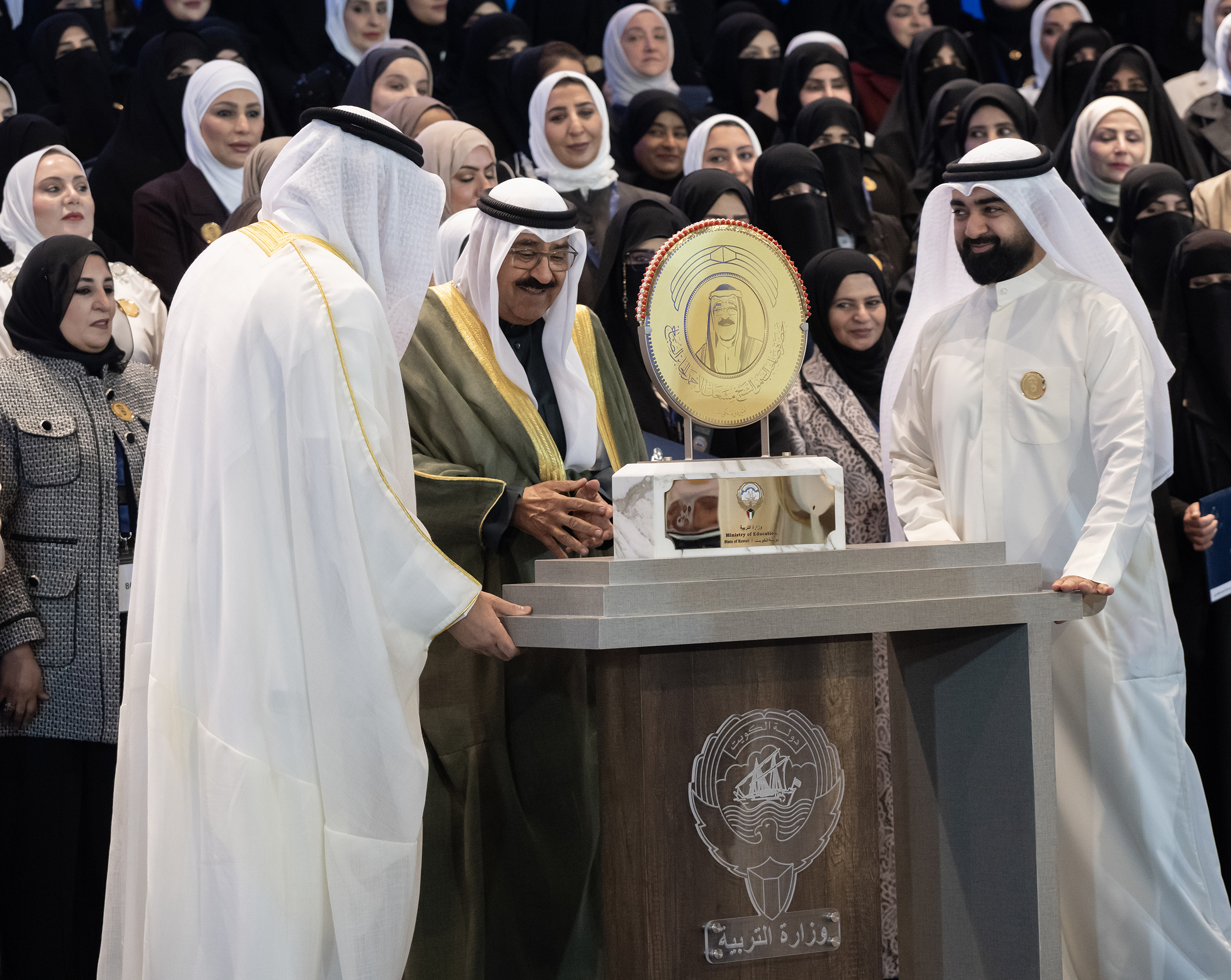Son Altesse l’Emir rend hommage aux enseignants et écoles distingués à l’occasion de la Journée mondiale des enseignants 2023-2025.