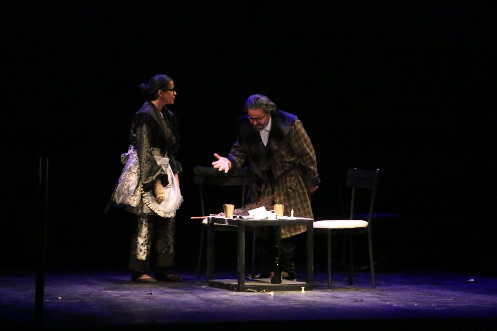 جانب من مسرحية مخلب القرد