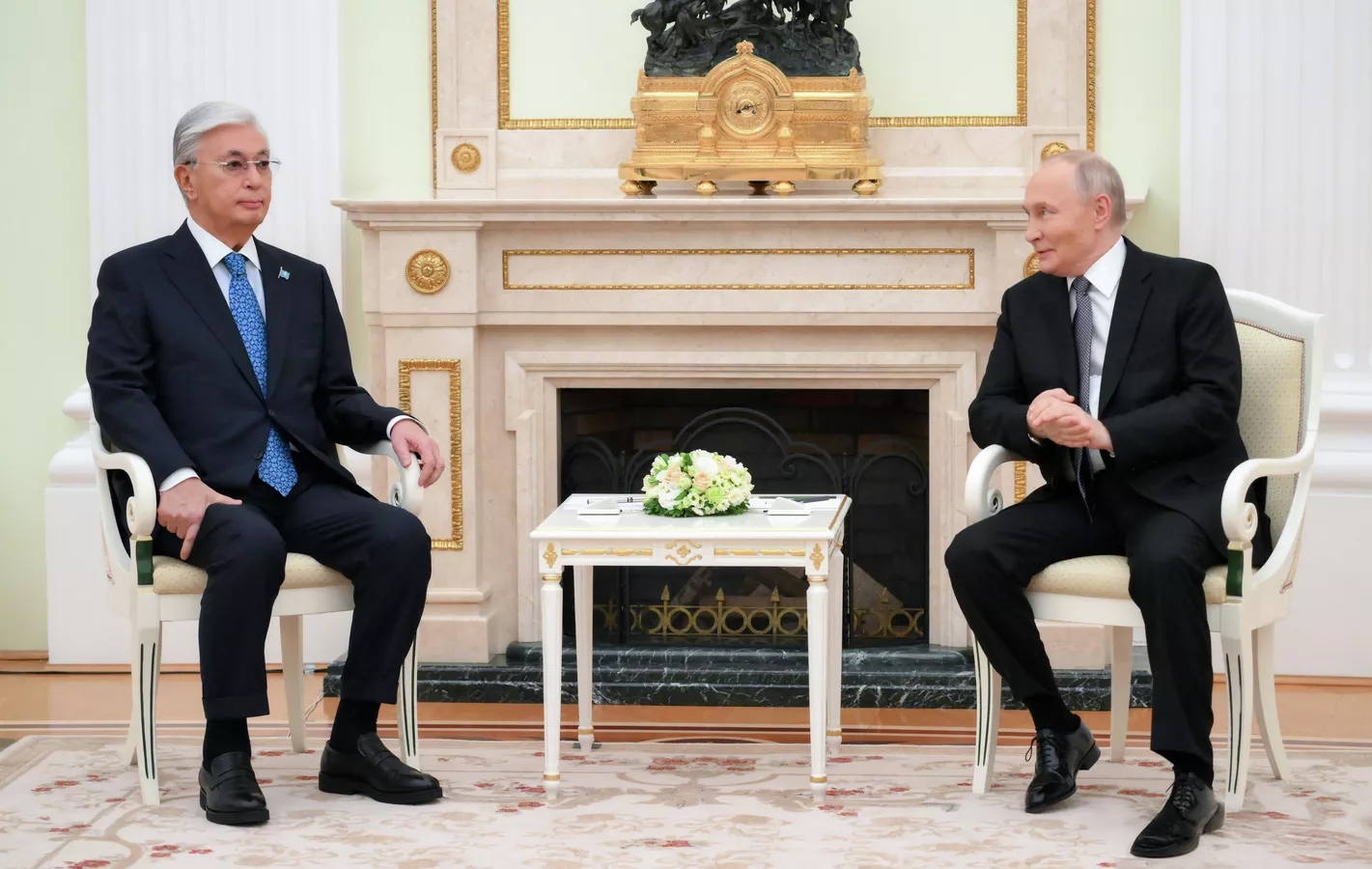 الرئيس الروسي فلاديمير بوتين ونظيره الكازاخستاني قاسم جومارت توكاييف