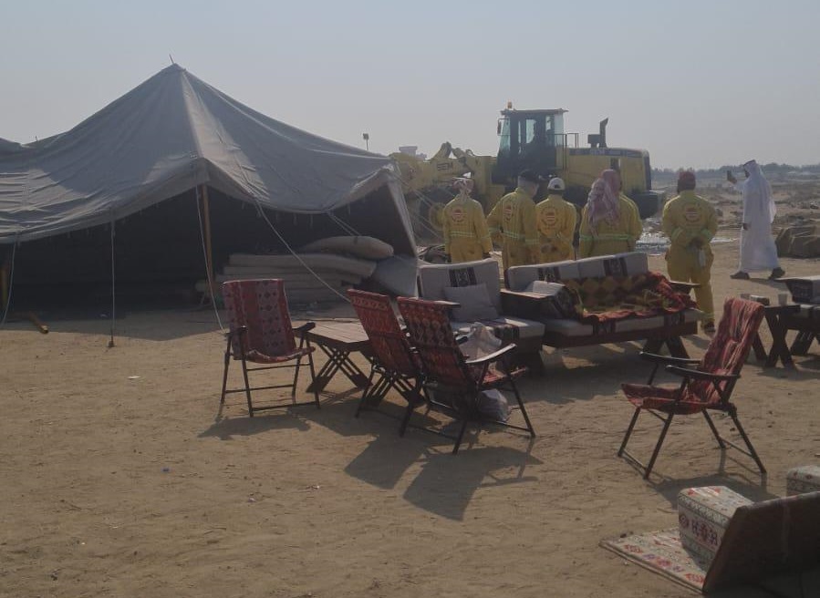 الفرق الميدانية تزيل المخيمات المخالفة