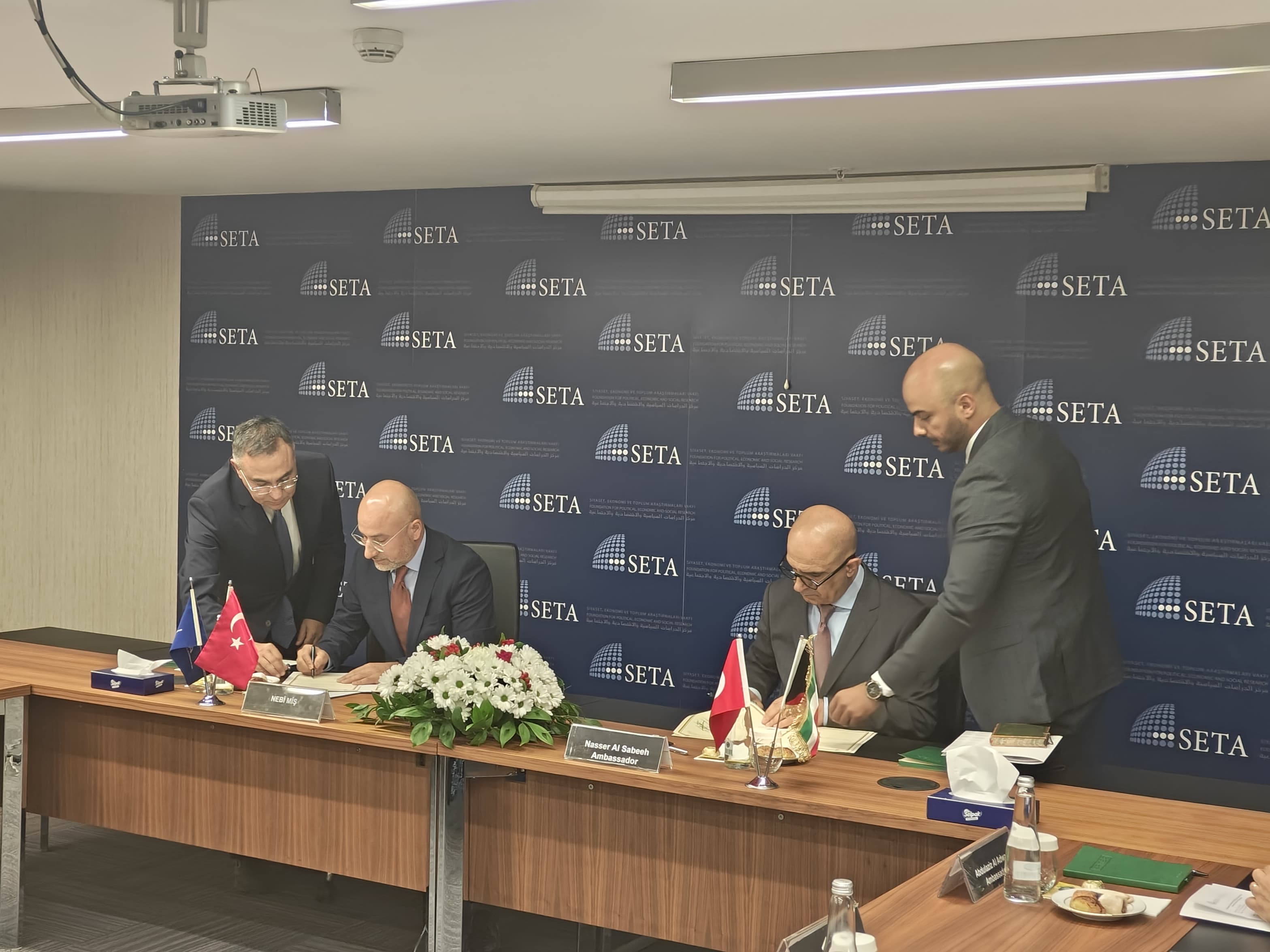معهد سعود الناصر الدبلوماسي يوقع مذكرة تفاهم مع مركز (سيتا) التركي