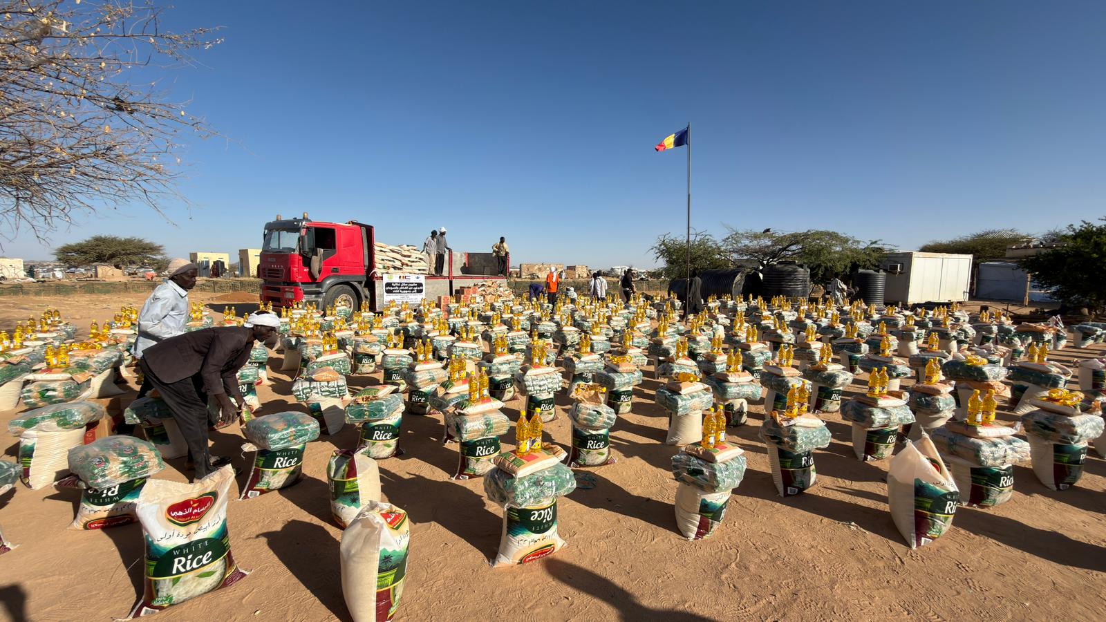 (نماء) الخيرية توزع مساعدات غذائية ولحوما على آلاف اللاجئين السودانيين في تشاد