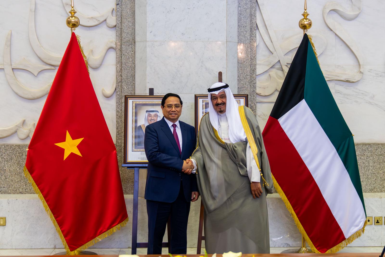 سمو الشيخ أحمد عبدالله الأحمد الصباح رئيس مجلس الوزراء مع رئيس وزراء جمهورية فيتنام الاشتراكية الصديقة فام مينه تشينه