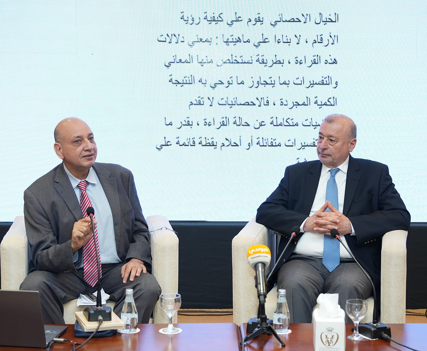 الدكتور خالد عزب متحدثاً