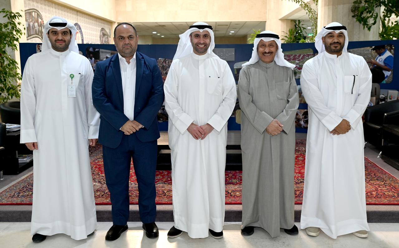 رئيس مجلس إدارة (الهلال الأحمر) مستقبلا اليوم الاربعاء المسؤولين في الهيئة الخيرية الإسلامية العالمية