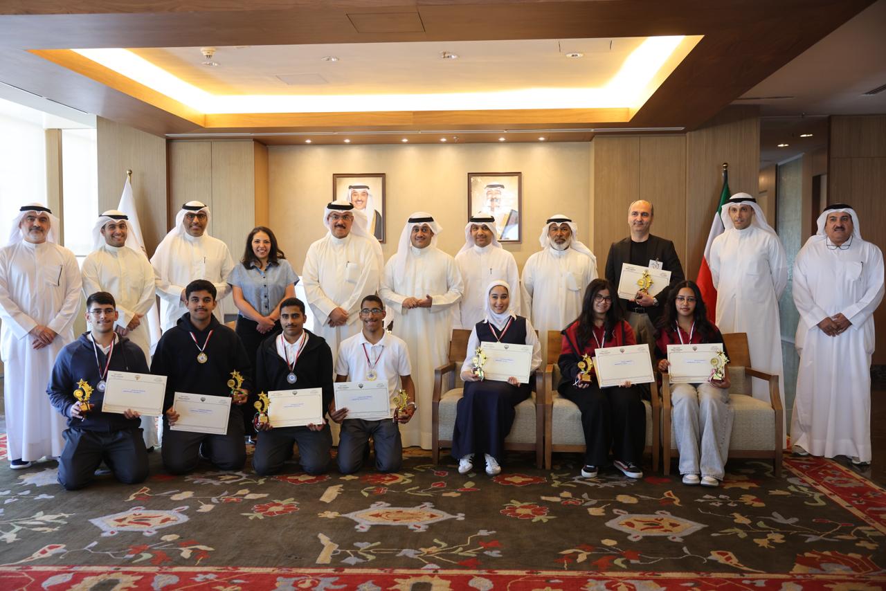 وزير التربية يشيد بإنجاز الطلبة الكويتيين الفائزين في مسابقة (مصر الدولية للعلوم والتكنولوجيا)                                                                                                                                                            