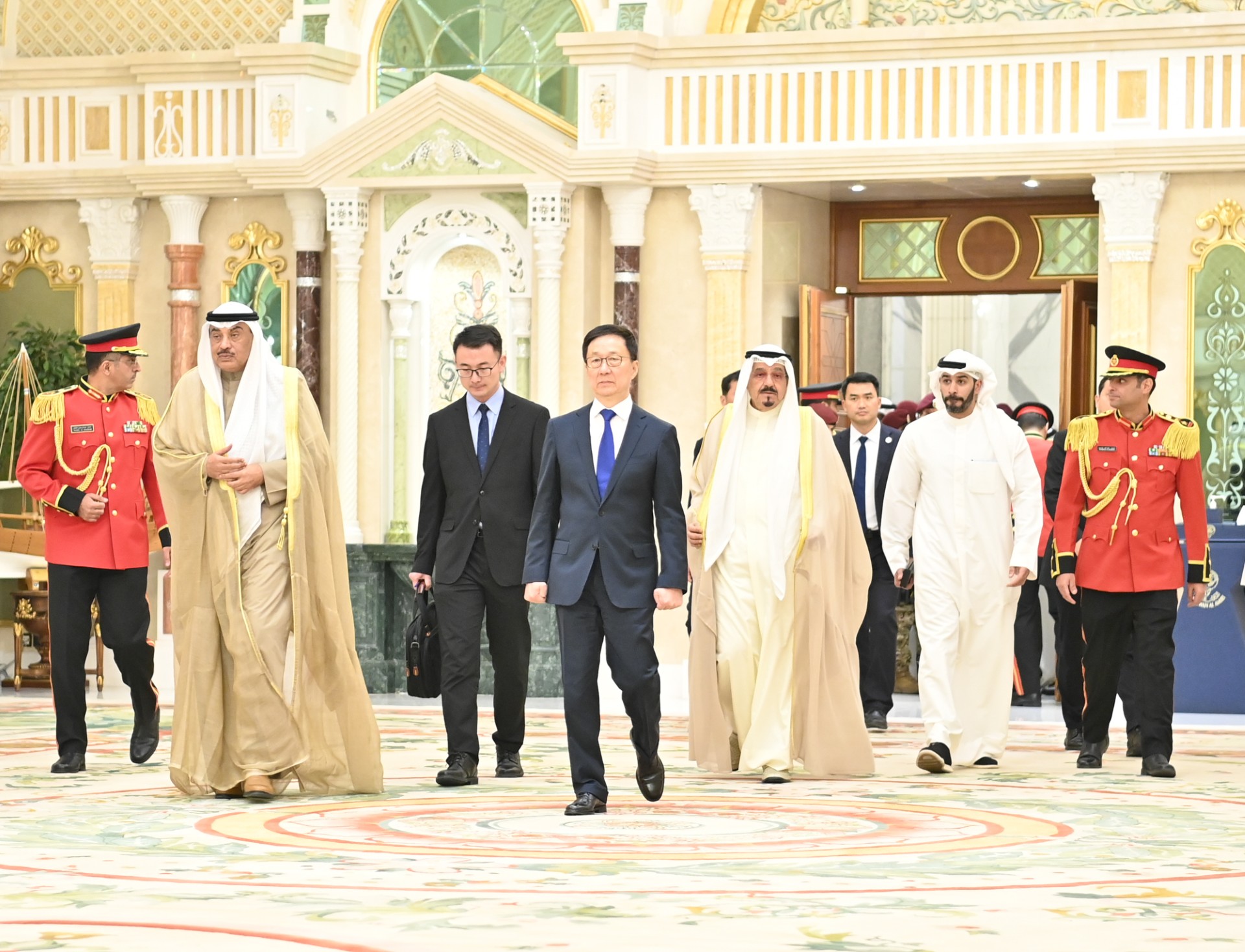Kuwait Crown Prince holds banquet in honor of visiting Chinese deputy President