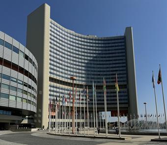 مجلس محافظي (الوكالة الذرية) يبحث مشروع قرار يدعو ايران إلى تعاون كامل مع الضمانات النووية                                                                                                                                                                