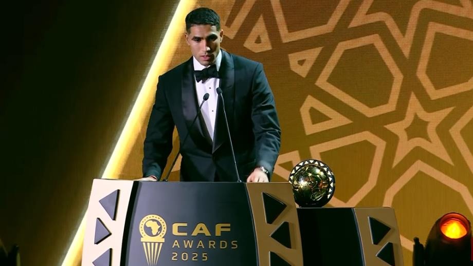 أشرف حكيمي يتوج بجائزة أفضل لاعب في افريقيا