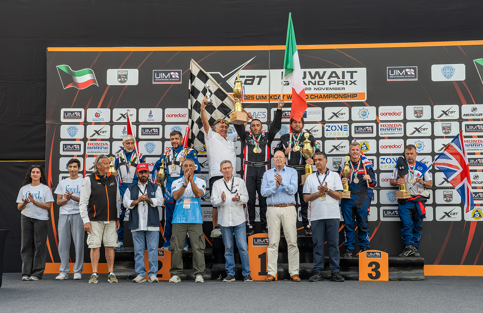 تتويج الفائزين بالمراكز الأولى