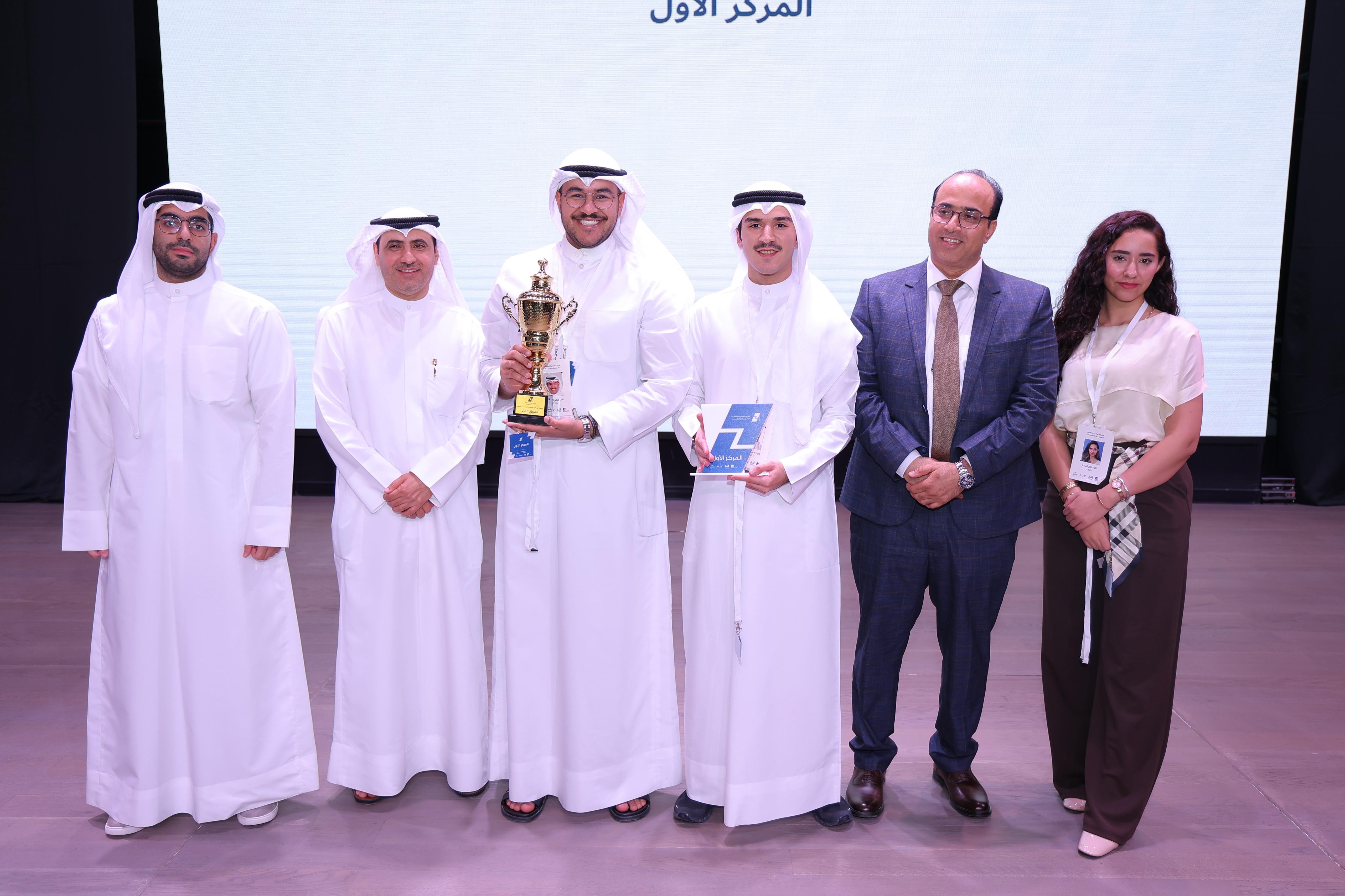 تتويج فريق الجامعة الدولية للعلوم والتكنولوجيا بلقب البطولة الوطنية لمناظرات الجامعات والكليات