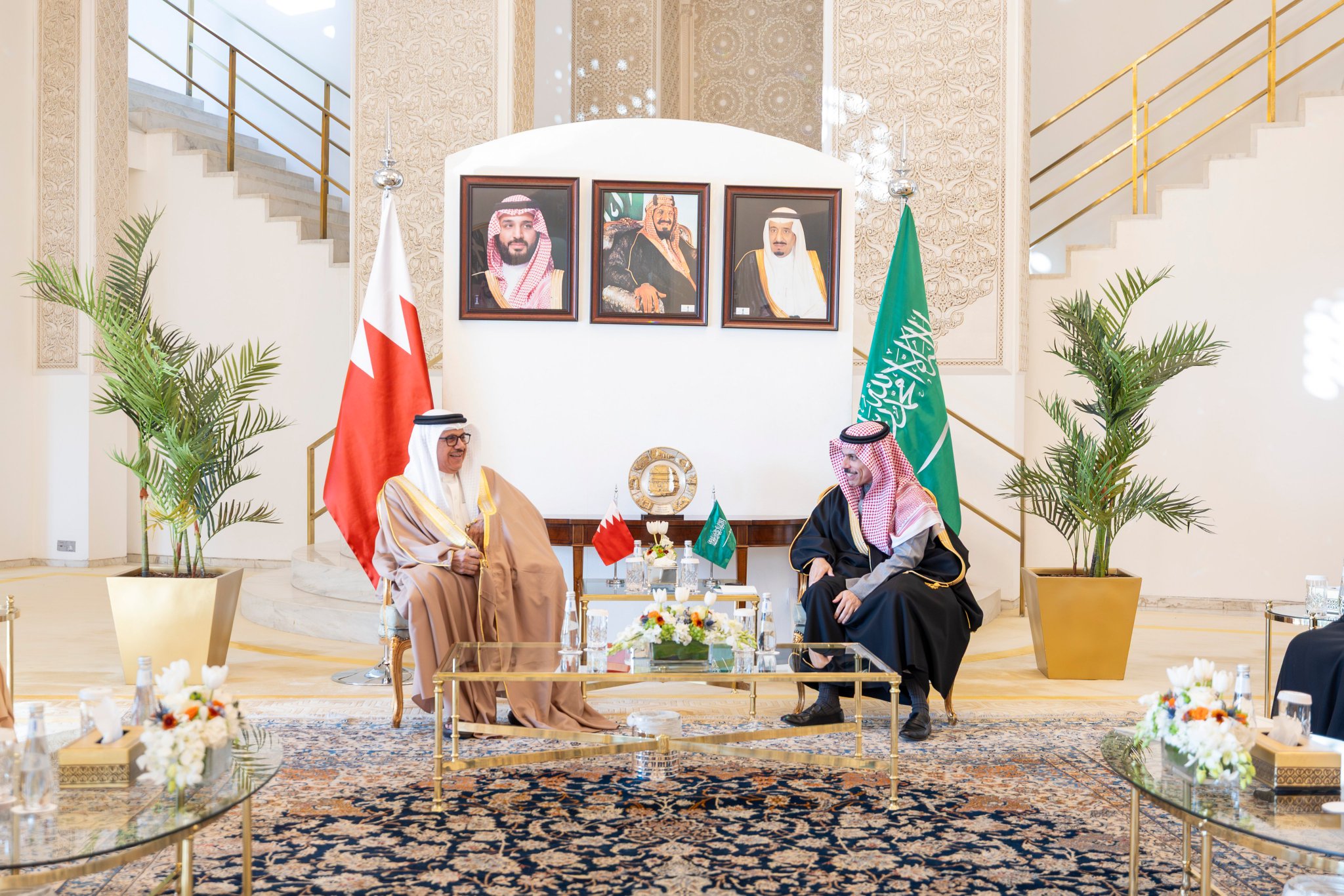 وزير الخارجية السعودي الأمير فيصل بن فرحان يستقبل وزير الخارجية البحريني عبد اللطيف الزياني في الرياض