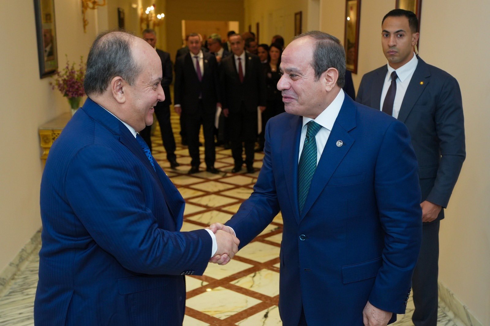 الرئيس المصري عبد الفتاح السيسي والوزير الأول الجزائري سيفي غريب