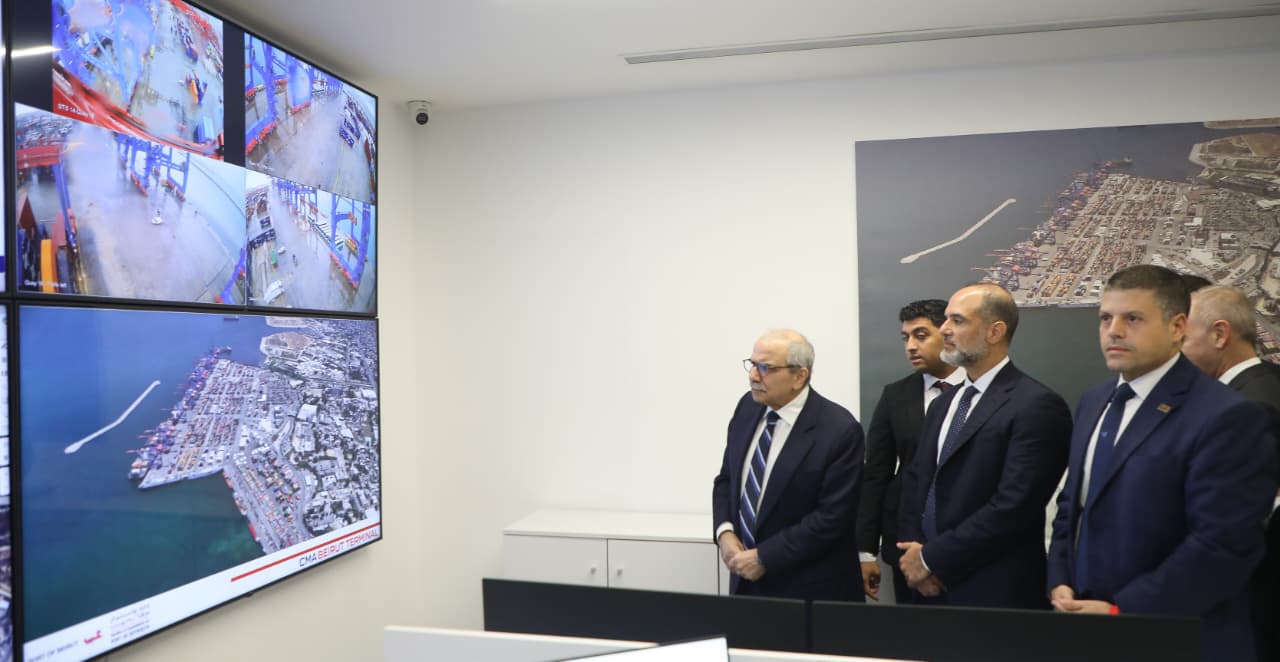 رئيس وزراء لبنان يؤكد أهمية وضع مرفأ بيروت على خريطة المواصلات في المشرق العربي                                                                                                                                                                           