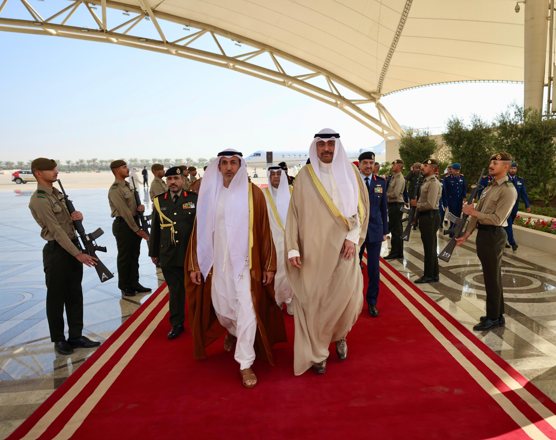 وزير الدفاع الشيخ عبدالله علي عبدالله السالم الصباح يستقبل وزير الدولة لشؤون الدفاع بدولة الإمارات العربية المتحدة