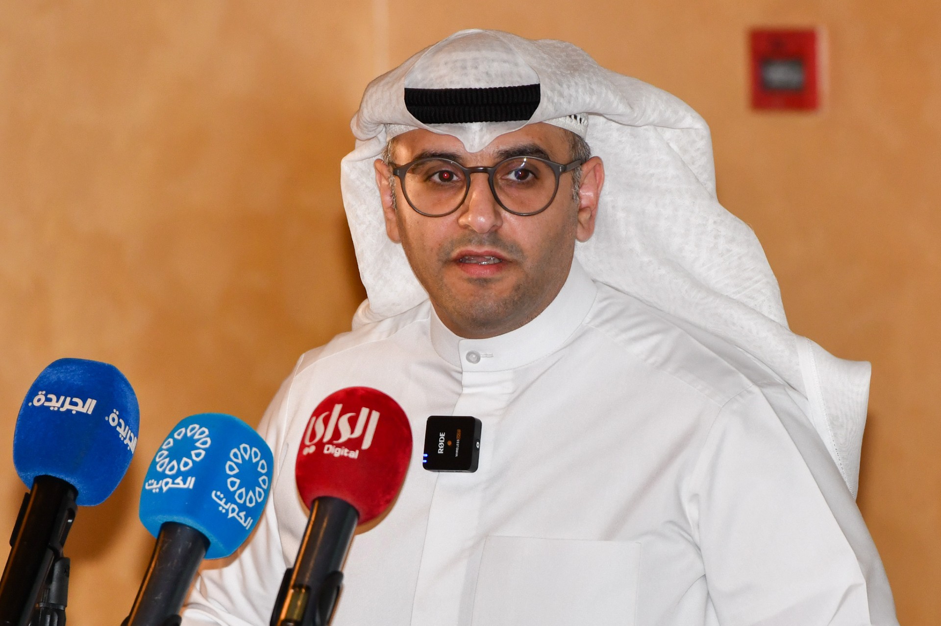 وزير الدولة لشئون البلدية ووزير الدولة لشئون الإسكان عبد اللطيف المشاري