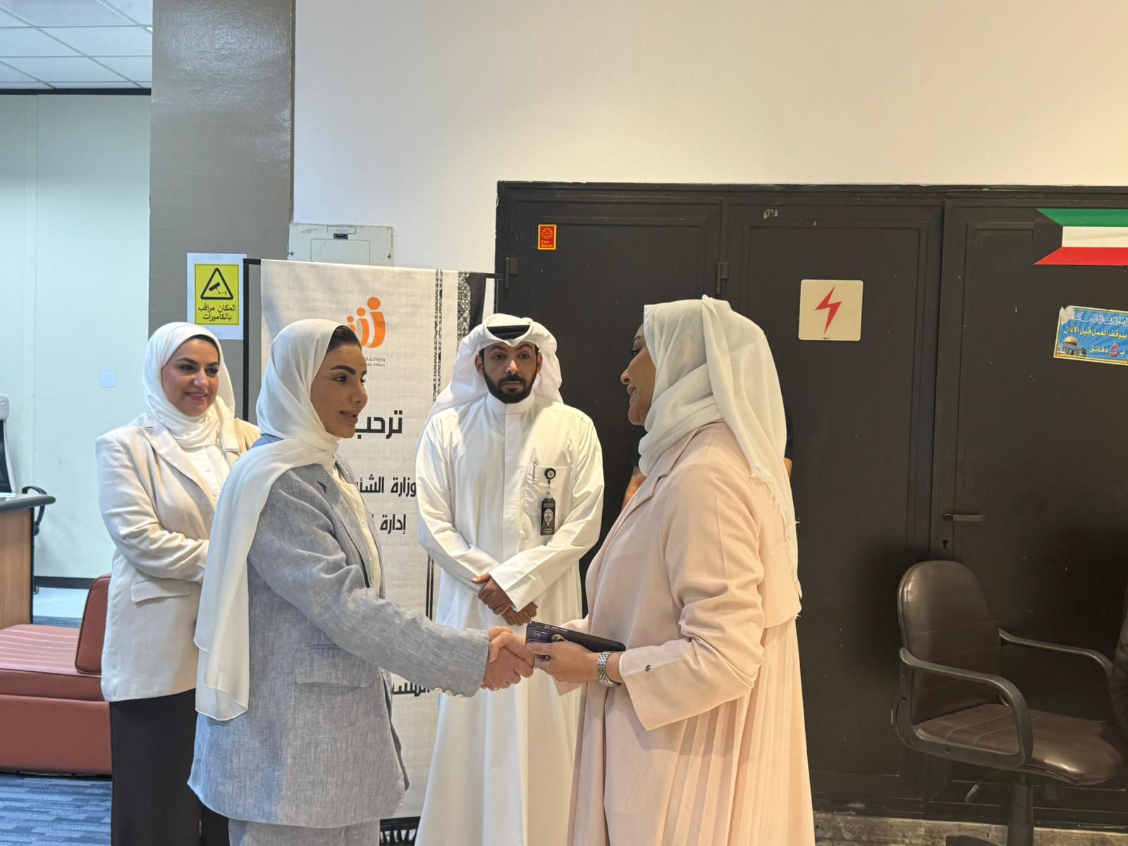 Minister Al-Huwaila visits social development administration