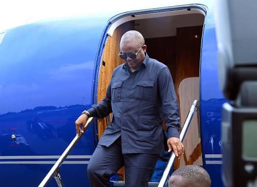 رئيس غينيا بيساو المنتهية ولايته عمر سيسوكو إمبالو لدى وصوله إلى السنغال