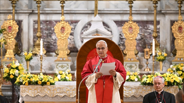 بابا الفاتيكان يلقي كلمة في كنيسة القديس إسبرِيت الكاثوليكية في إسطنبول