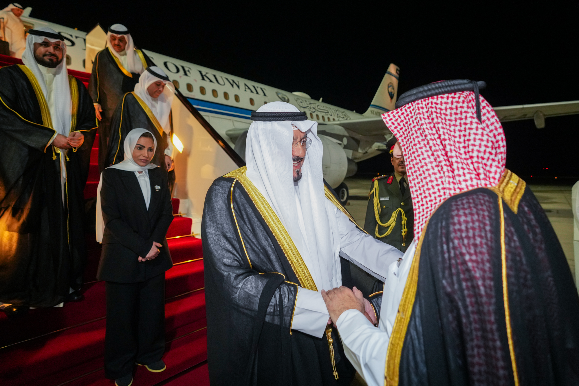 ممثل سمو أمير البلاد سمو رئيس الوزراء يصل إلى قطر على رأس وفد الكويت المشارك بمؤتمر القمة العالمي الثاني للتنمية الاجتماعية