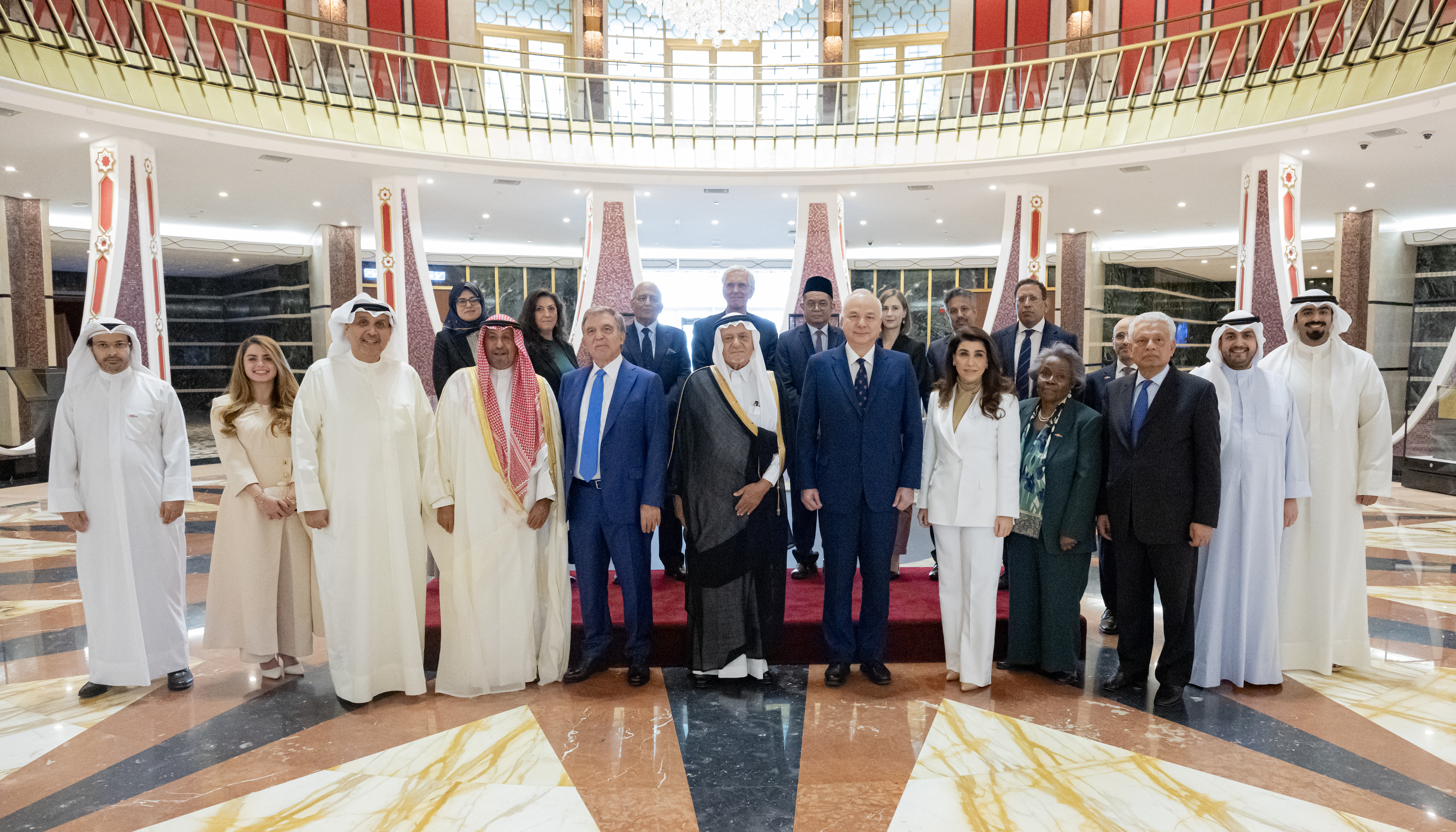 وزير شؤون الديوان الأميري ورئيس وأعضاء مجلس أمناء مركز أكسفورد للدراسات الإسلامية