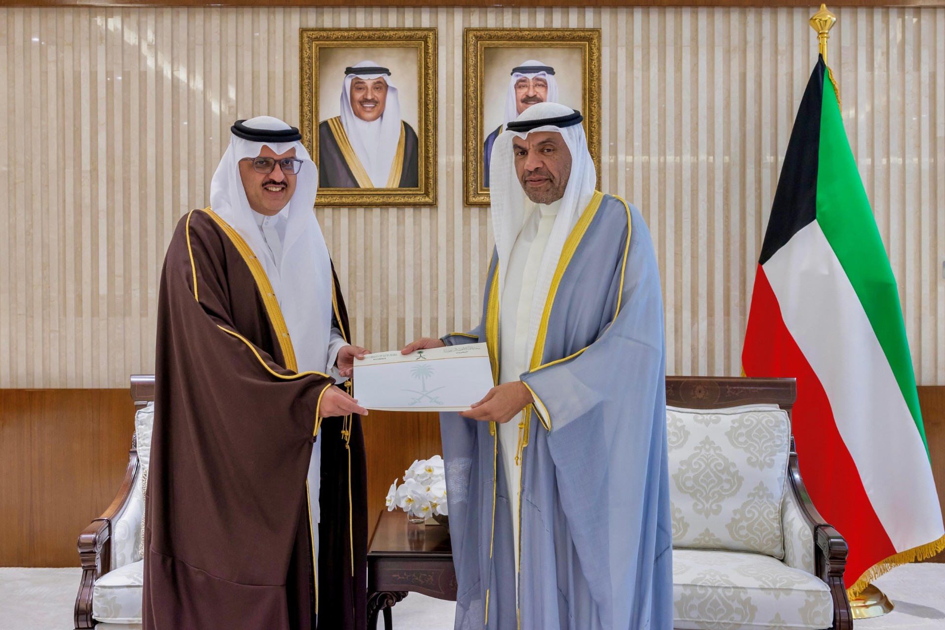 وزير الخارجية يتسلم رسالة خطية من نظيرة السعودي تتصل بالعلاقات المتينة التي تربط البلدين