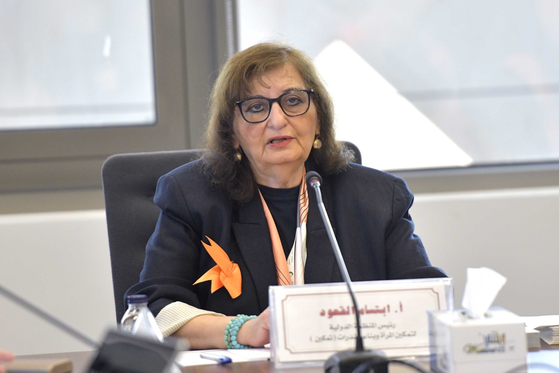 رئيسة منظمة (تمكين) ورئيسة الجلسة ابتسام القعود