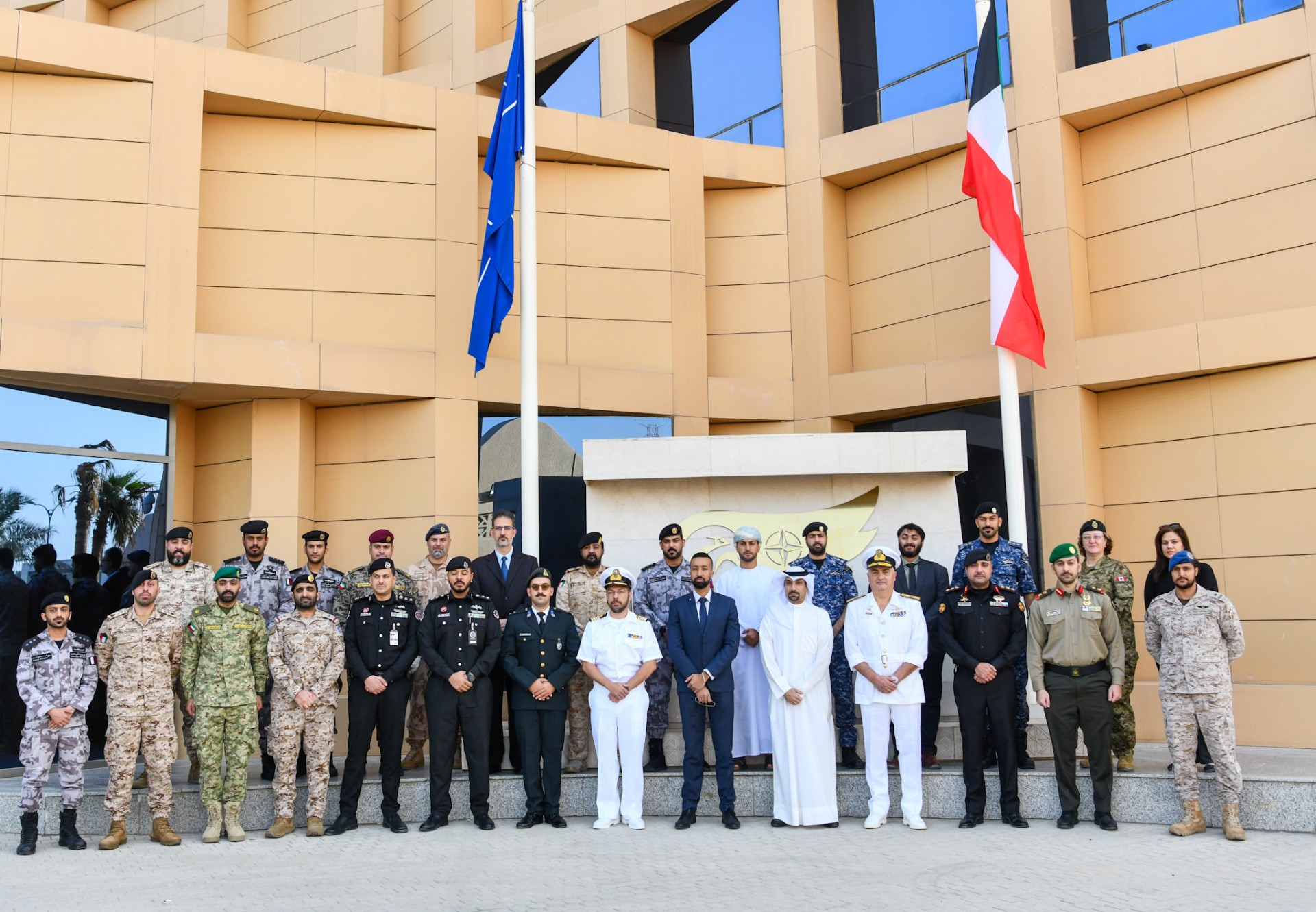 المشاركون في دورة "التدريب المعياري المشترك في عمليات الحظر البحري المعاصر" في المركز الإقليمي ل(ناتو)