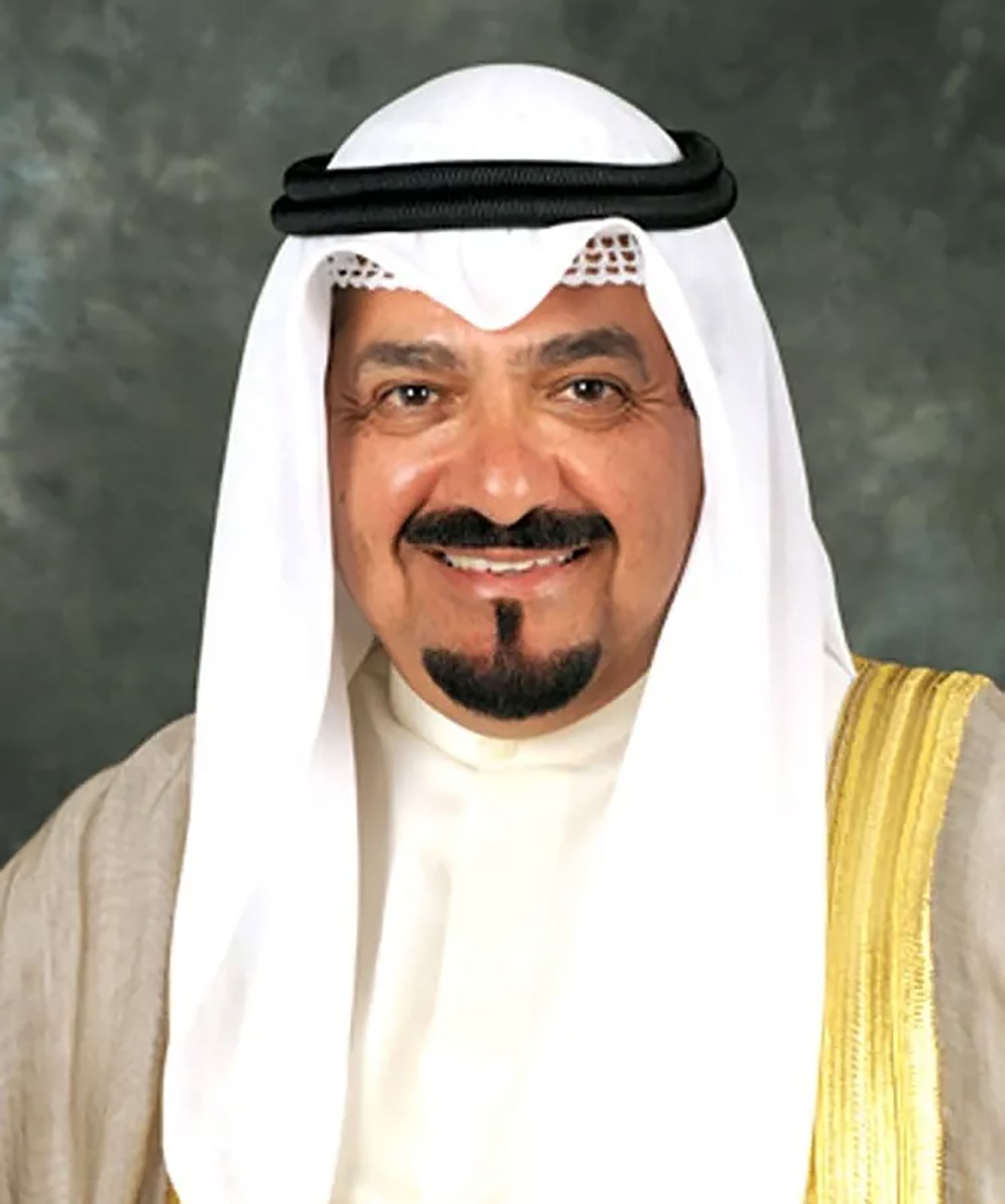 Le représentant de Son Altesse l’Emir du Koweït, Cheikh Mechaal Al-Ahmad Al-Jaber Al-Sabah, Son Altesse le Premier ministre, Cheikh Ahmad Abdallah Al-Ahmad Al-Sabah.