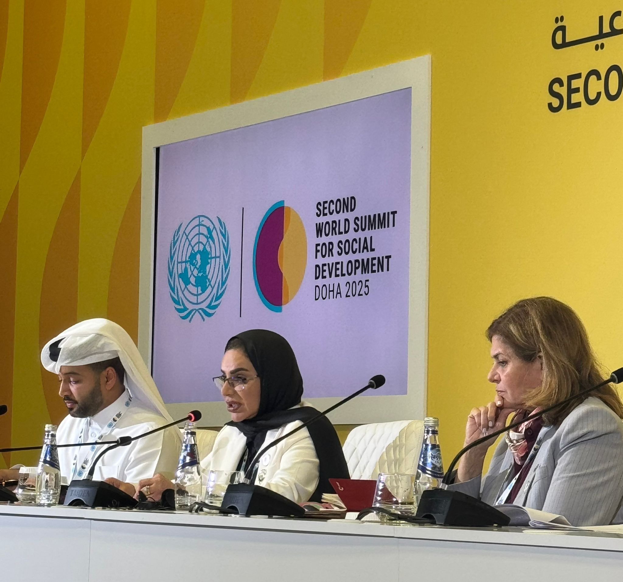 وزير (الشؤون) د.أمثال الحويلة خلال الجلسة