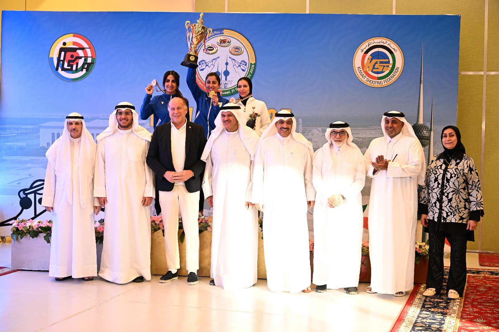 تكريم اصحاب المراكز الثلاثة الاولى في مسابقة (تراب) للسيدات