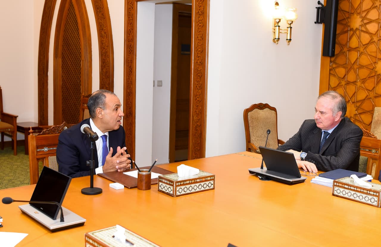 وزير الخارجية المصري الدكتور بدر عبد العاطي مع المبعوث الإيطالي الخاص لإعادة إعمار غزة السفير برونو أركي