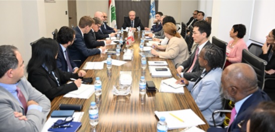 وفد البنك الدولي خلال اجتماعه بوزير المالية اللبناني ياسين جابر