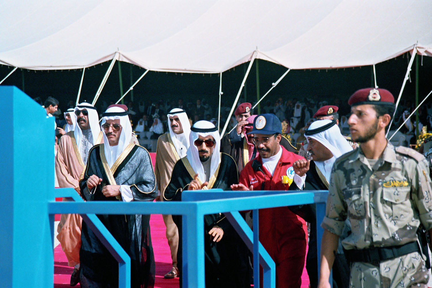 الأمير الراحل الشيخ جابر الأحمد الجابر الصباح في احتفال إطفاء آخر بئر نفطية مشتعلة