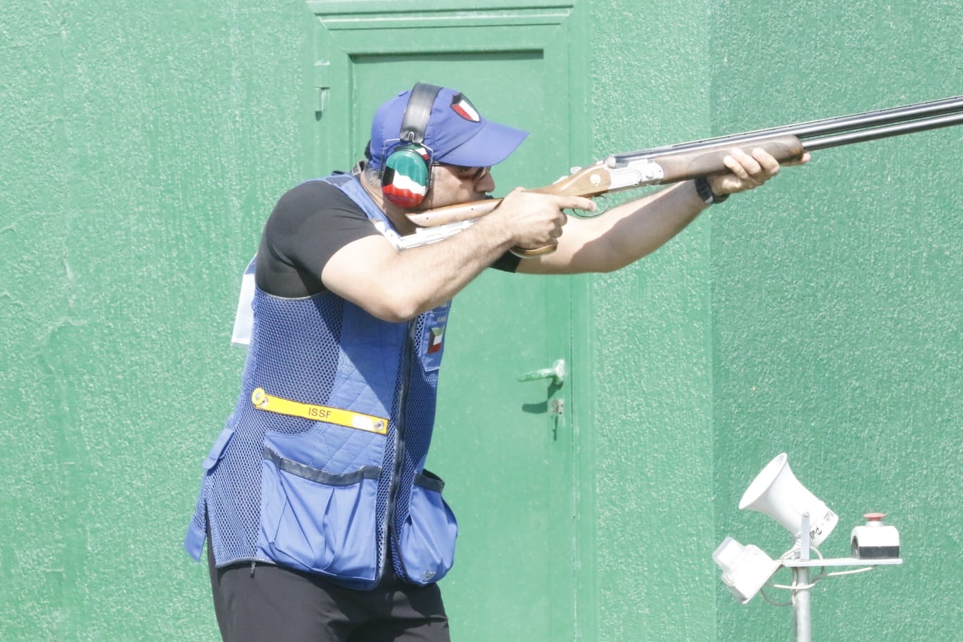جانب من المنافسات بطولة الكويت الآسيوية للرماية تختتم غدا بإقامة نهائي (السكيت)