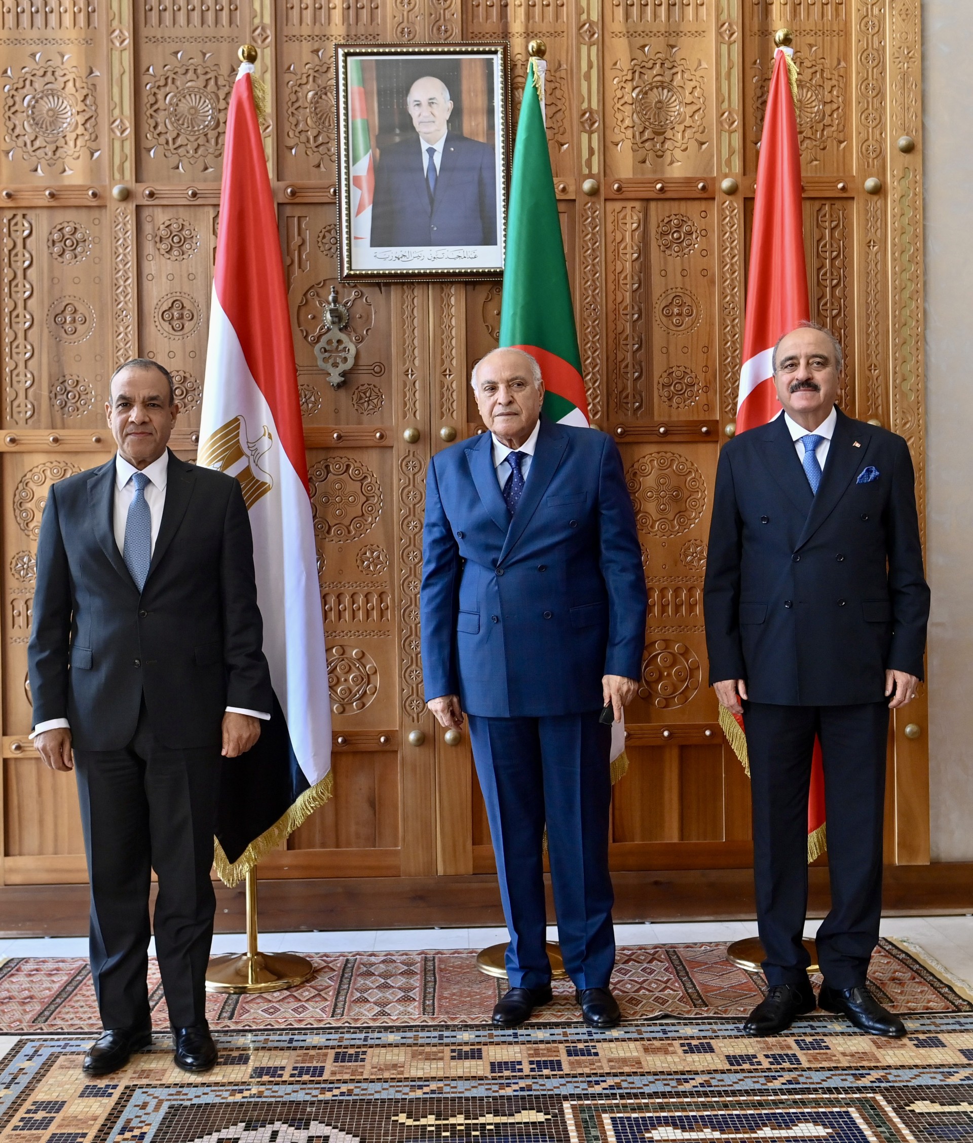 وزراء خارجية الجائر ومصر وتونس قبيل انطلاق الاجتماع