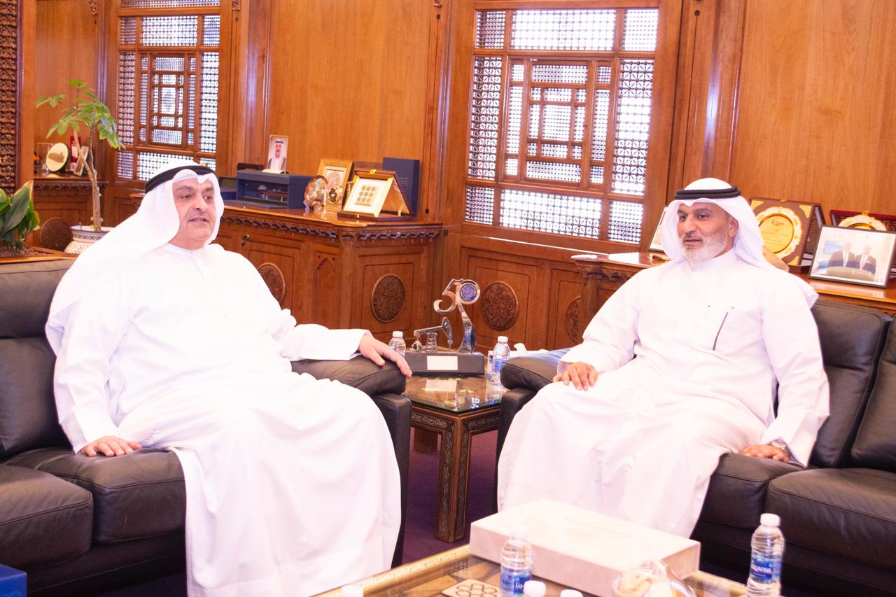 الأمين العام للمنطمة العربية للطاقة جمال اللوغاني خلال استقباله في مكتبه اليوم الأمين العام لمنظمة البلدان المصدرة للبترول (أوبك) هيثم الغيص