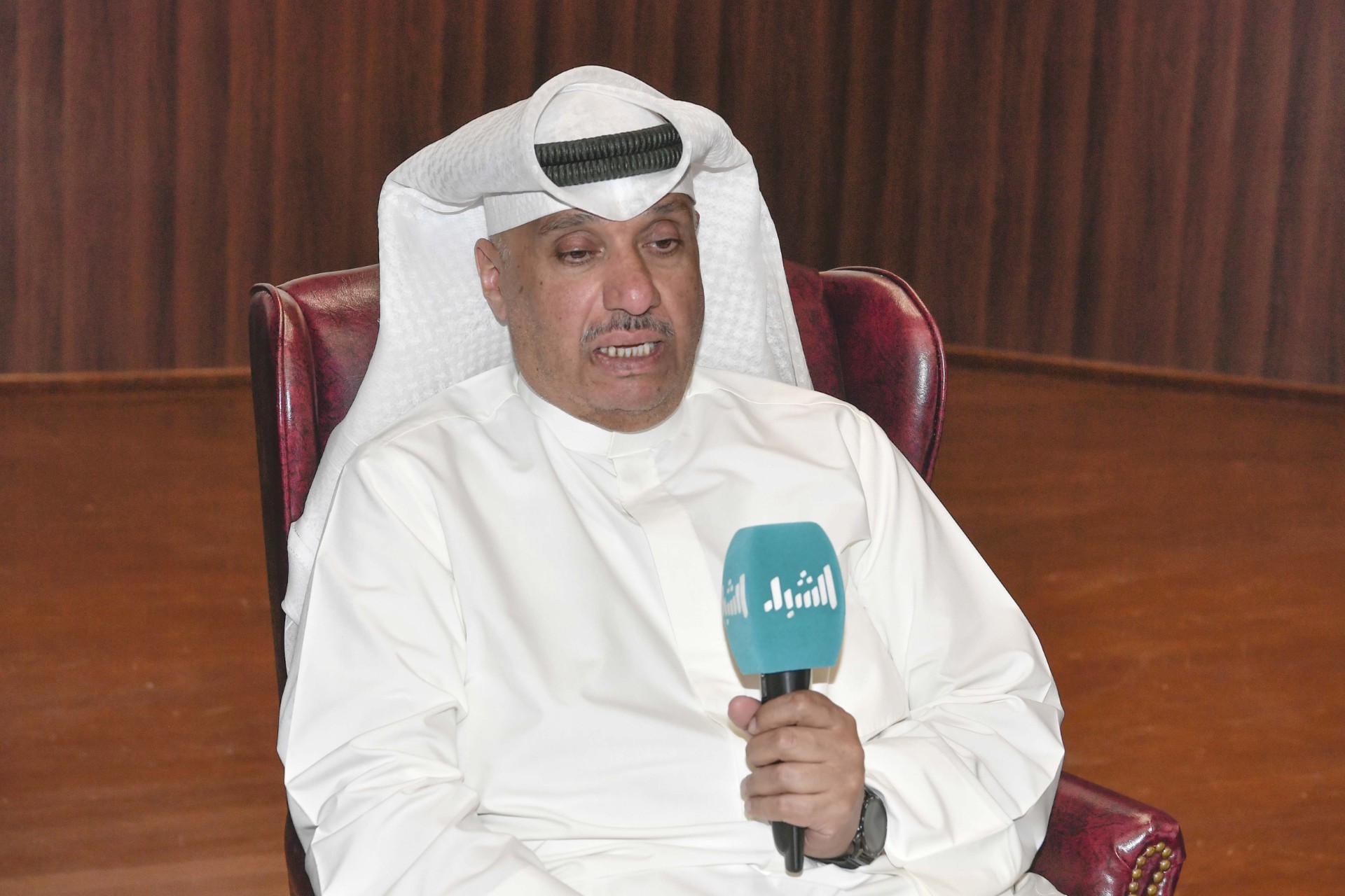 نائب مدير عام الهيئة العامة للشباب لقطاع الشباب وليد الانصاري متحدثا في المؤتمر