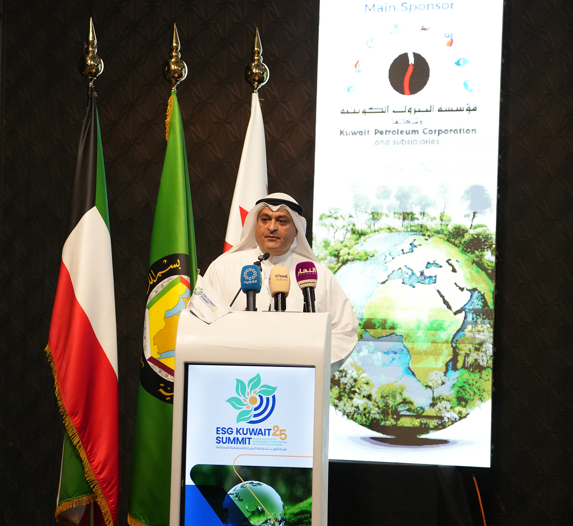 الأمين العام للمنظمة العربية للطاقة (أوابك سابقا) جمال اللوغاني خلال إلقاء كلمته