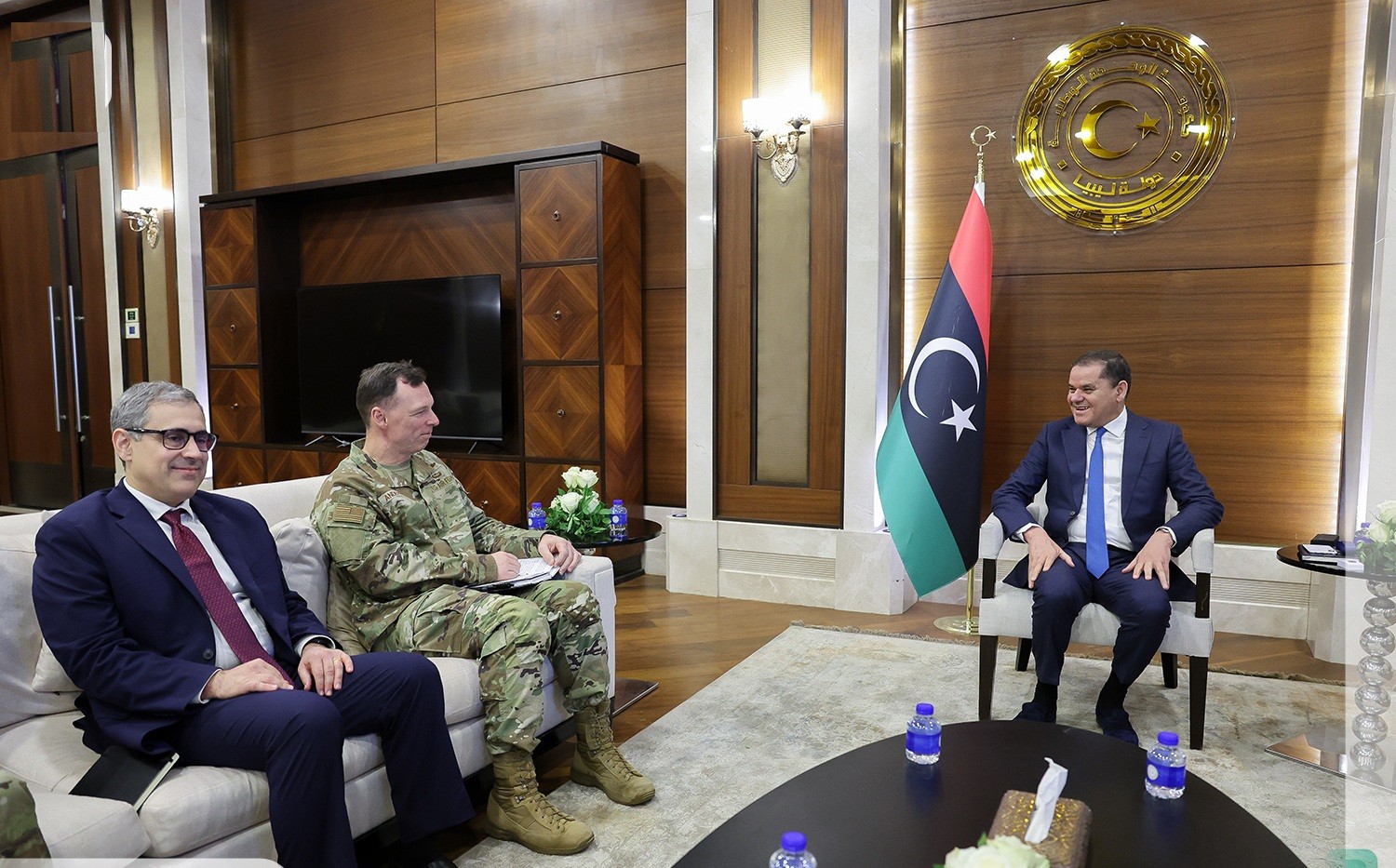 قائد (أفريكوم) يبحث مع رئيس حكومة الوحدة الليبية تعزيز برامج التدريب العسكري المشترك