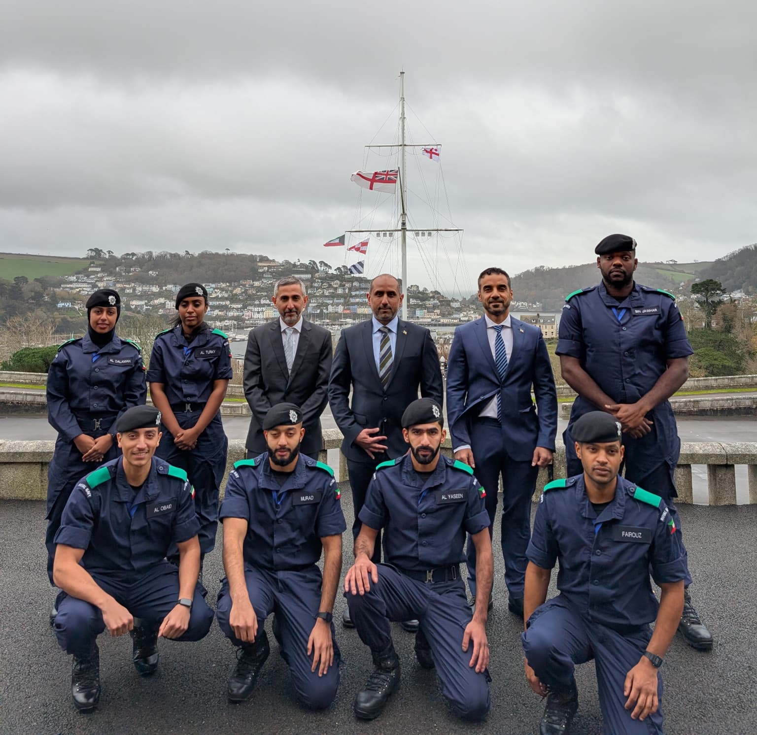 مدير (خفر السواحل) يزور الطلبة المبتعثين في الكلية الملكية البحرية البريطانية في (دارتموث)