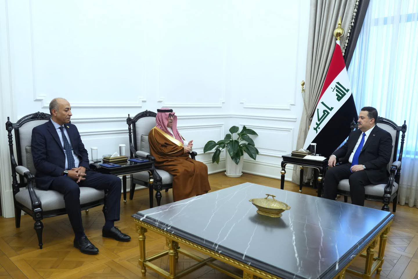 رئيس الوزراء العراقي يتسقبل رئيس المنظمة العربية للسياحة