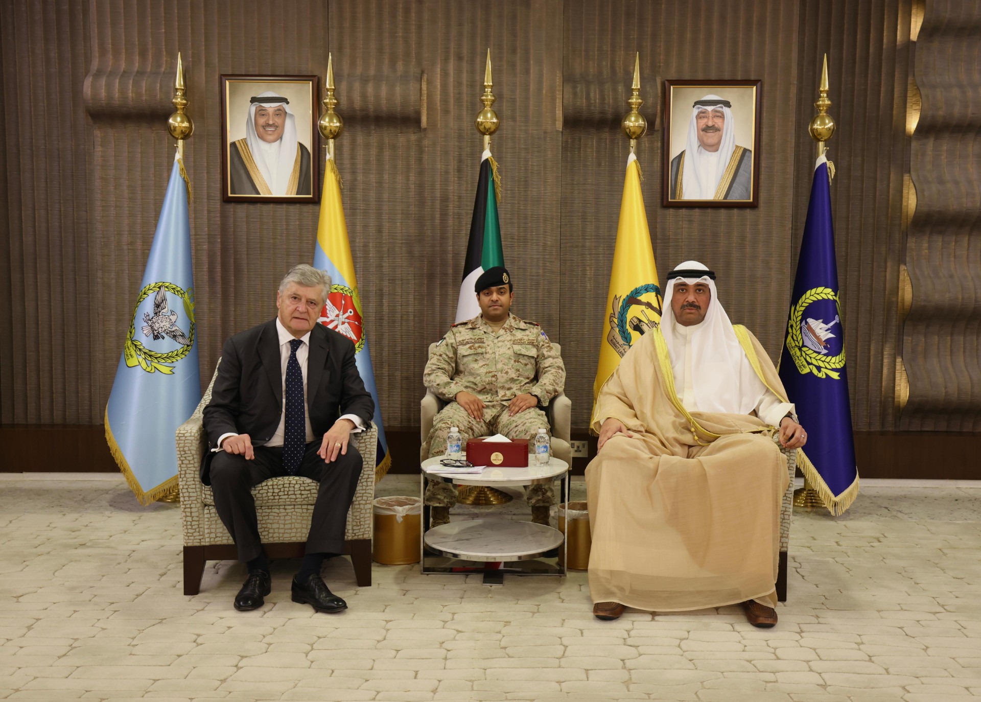 Le ministre de la Défense s'entretient avec le ministre français du Commerce extérieur